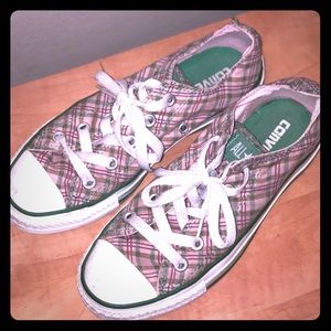 Women’s Converse All Stars pink plaid, size 6